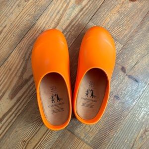 Garden Heir Clogs in Clementine